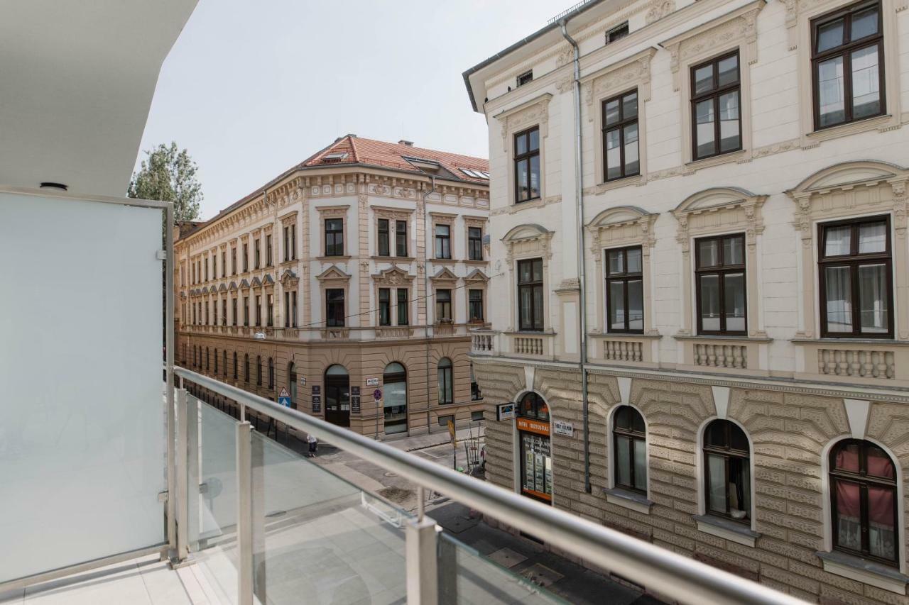 Apartment Tk Homes *